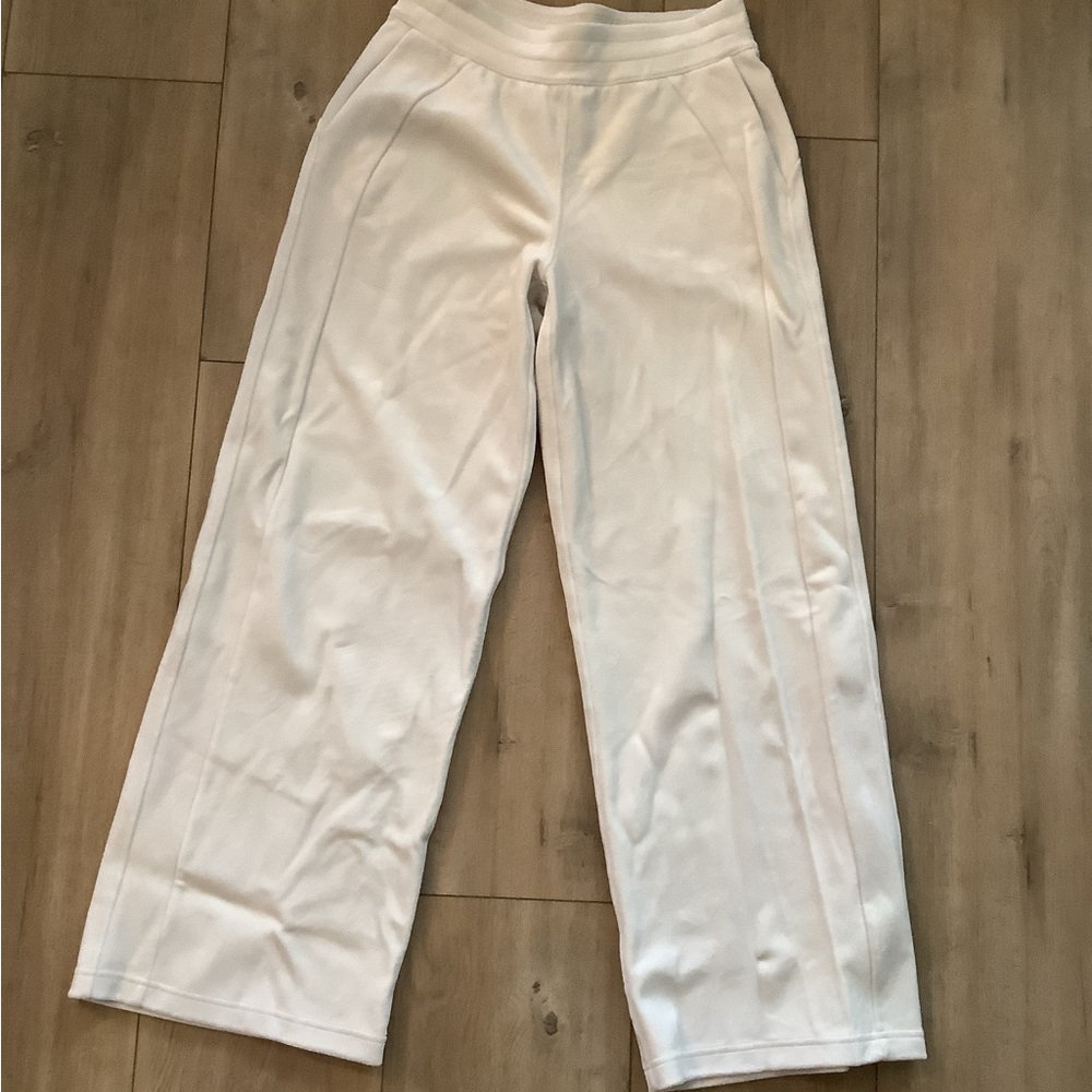 Lululemon scuba mid rise soft velvet wide-leg full length bone colour pants sz L